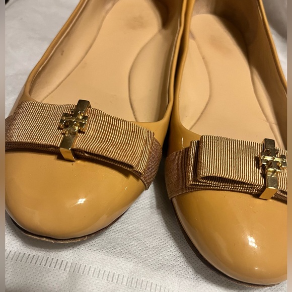 Tory Burch 'Trudy' Bow Ballerina Flats Beige Patent - Picture 1 of 8